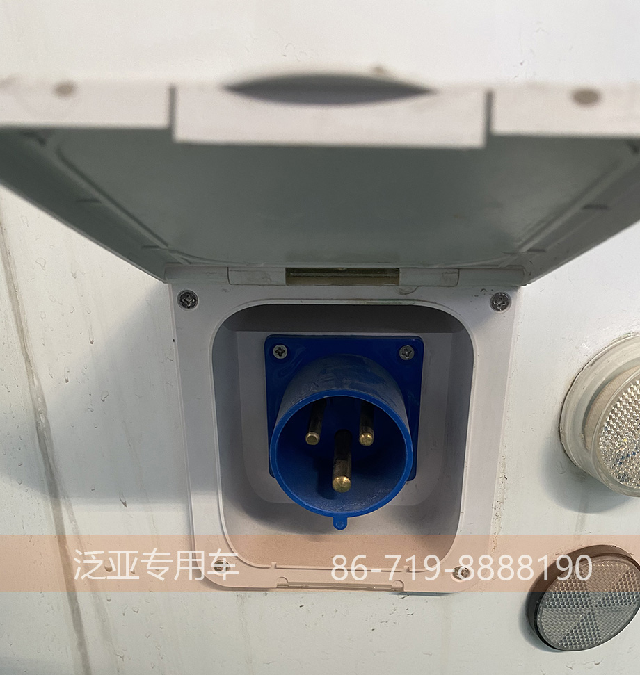 拖挂房车各种灯具、进水口