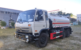 东风六驱EQ2102加运油车 6立方米越野加油车 190马力加油车出口