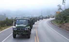 10辆六驱EQ2082越野车准备发往口岸