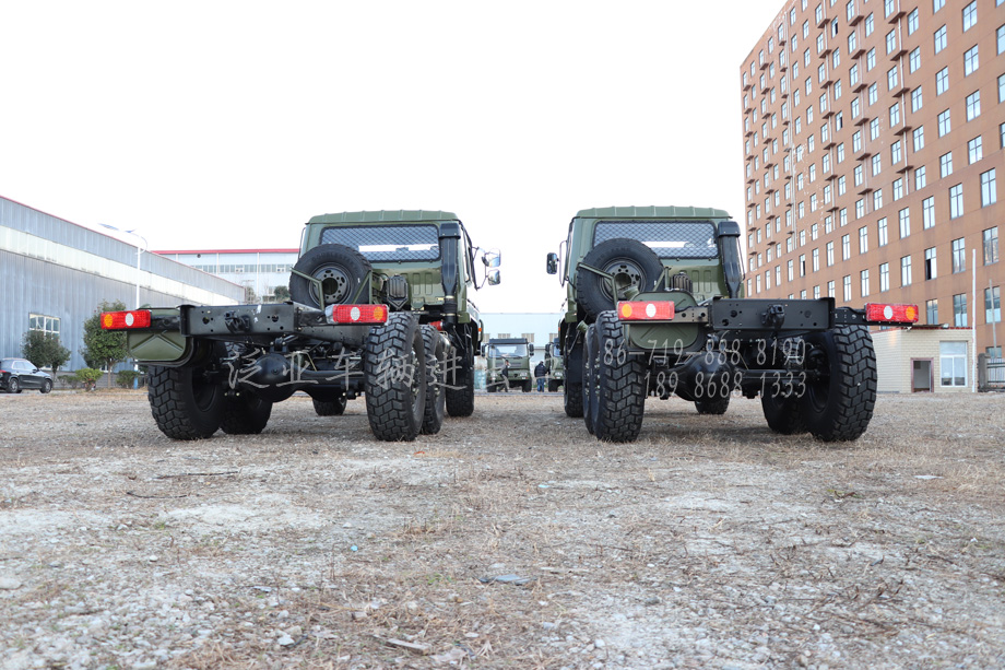 东风2102双排底盘,4.3米改装货箱