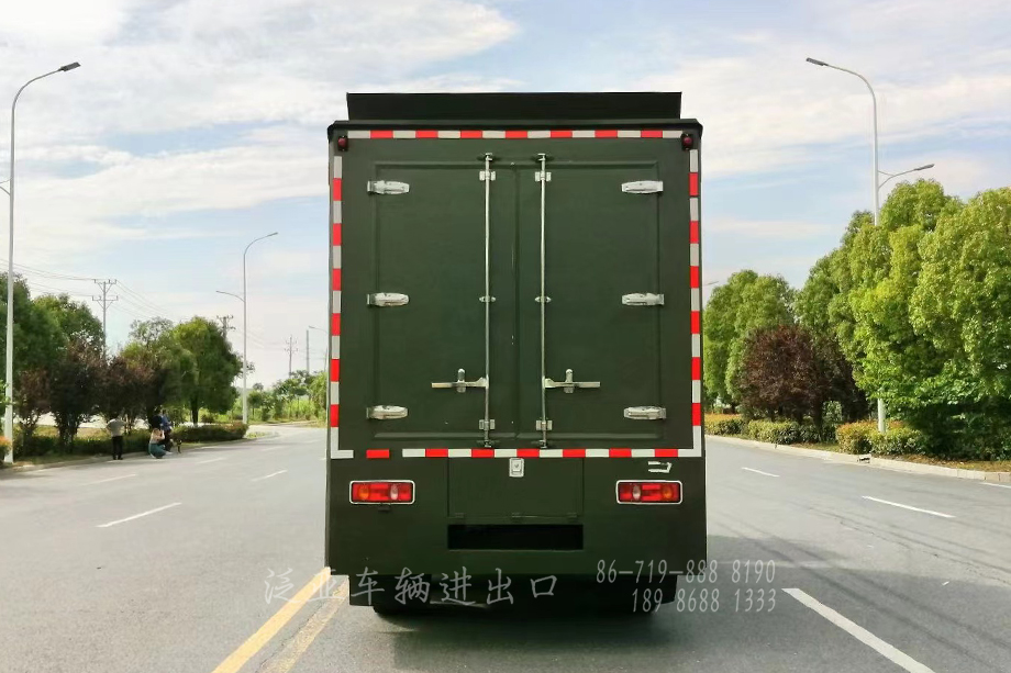 东风天锦炊事车,可供300人就餐