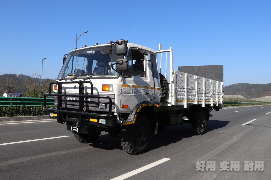 <strong>东风4X4卡车EQ2070改装四驱液压越野载货板车，载货车装卸货必备利器</strong>