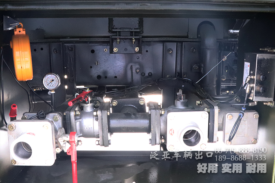 EQ2100出口,东风六驱出口,东风EQ2100,东风越野车出口,右舵六驱越野车,右舵六驱出口,加运油车出口,东风右舵越野车,东风右舵加运油车,东风EQ2100出口