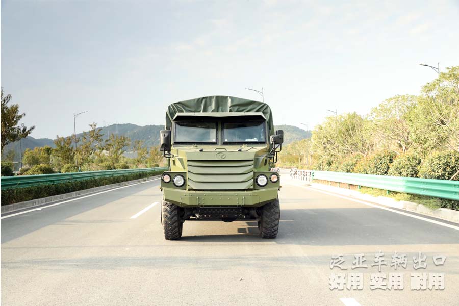 东风六驱卡车，东风装甲车，六驱装甲车，军用装甲车，装甲车出口，越野专用车，六驱越野卡车，装甲车定制