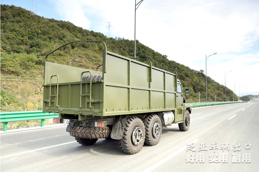 东风六驱卡车，东风装甲车，六驱装甲车，军用装甲车，装甲车出口，越野专用车，六驱越野卡车，装甲车定制