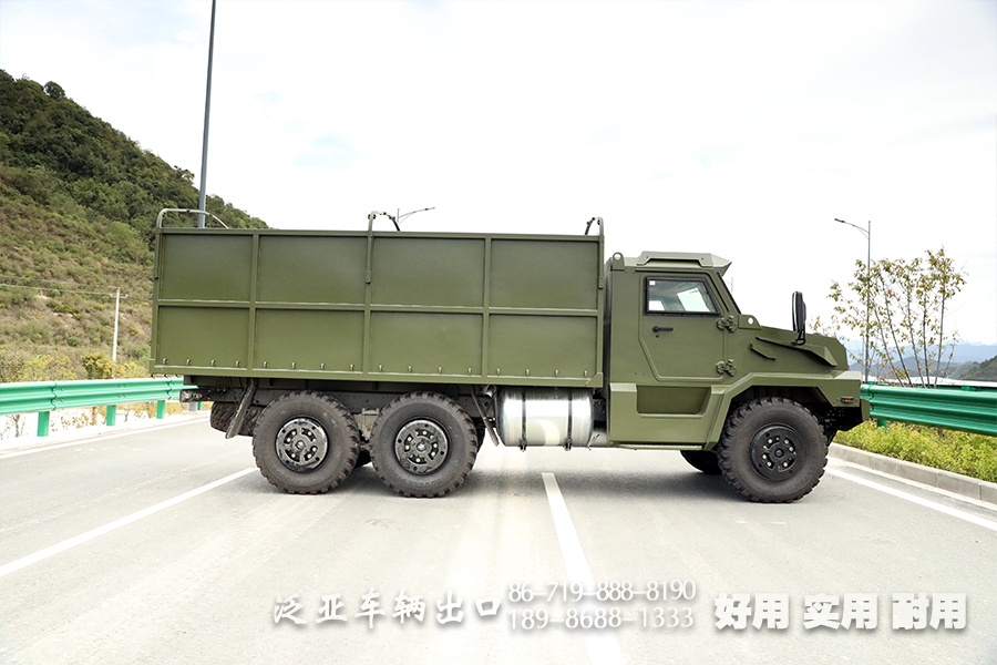 六驱越野卡车,六驱越野装甲车,防护型装甲车,6X6防护越野车,定制款专用车,防护型专用车,越野载货卡车,6X6定制装甲卡车