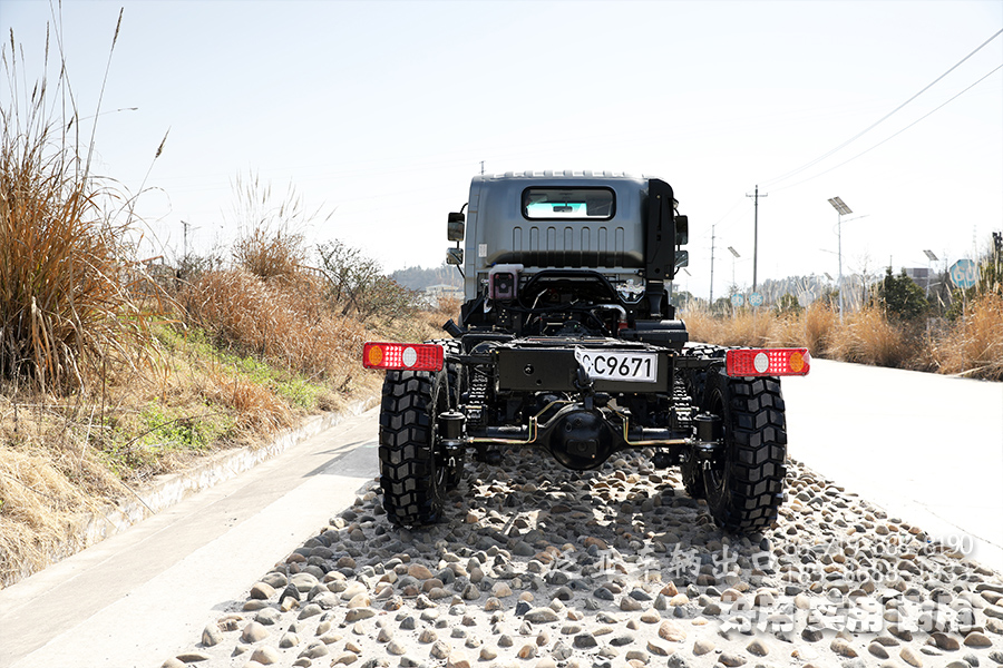6*6卡车底盘,大马力底盘改装,越野底盘改装,舒适的卡车,驾乘感舒适,平头卡车底盘,山猫越野车
