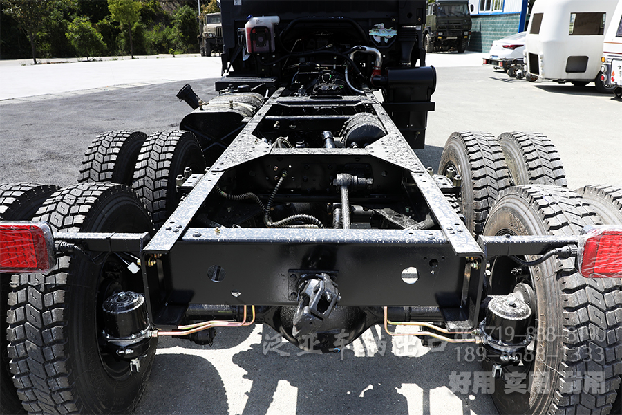 湖北越野专用车官网,湖北越野专用车有限公司官网,越野卡车定制,东风四驱六驱,东风军车改装,越野运兵车,森林消防车,四驱六驱越野车底盘,越野客车,越野卡车,专用车改装,工厂直销专用车、轻型越野卡车底盘、六驱卡车