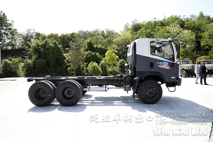 湖北越野专用车官网,湖北越野专用车有限公司官网,越野卡车定制,东风四驱六驱,东风军车改装,越野运兵车,森林消防车,四驱六驱越野车底盘,越野客车,越野卡车,专用车改装,工厂直销专用车、轻型越野卡车底盘、六驱卡车