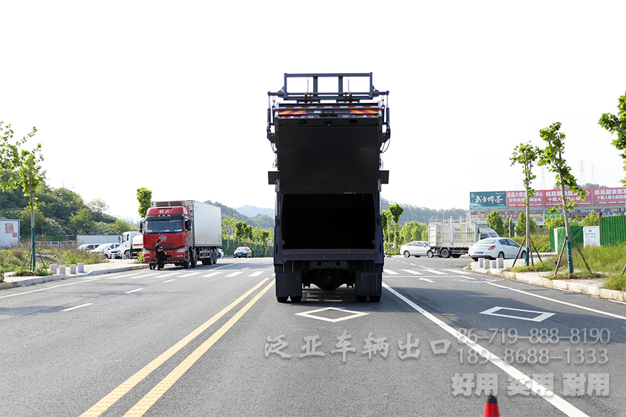 四驱越野底盘、四驱底盘改装、垃圾运输车、14立方垃圾车、轻卡环卫车、多功能垃圾车、4x2垃圾车