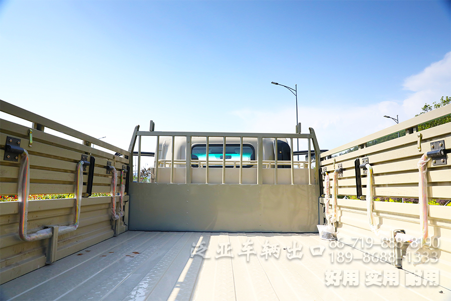 东风六驱,六驱越野卡车,平头卡车,柴油越野汽车,东风6*6卡车,东风6*6运兵车,东风运兵车,六驱运兵车,六驱民用车出口,卡车出口