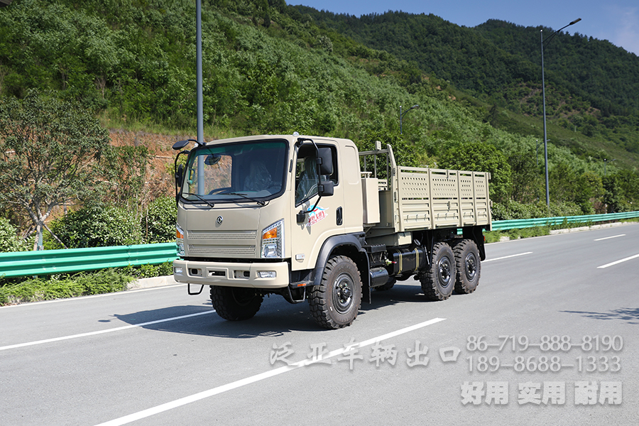 东风平头EQ2082六驱越野轻卡、190马力平头6X6柴油越野汽车