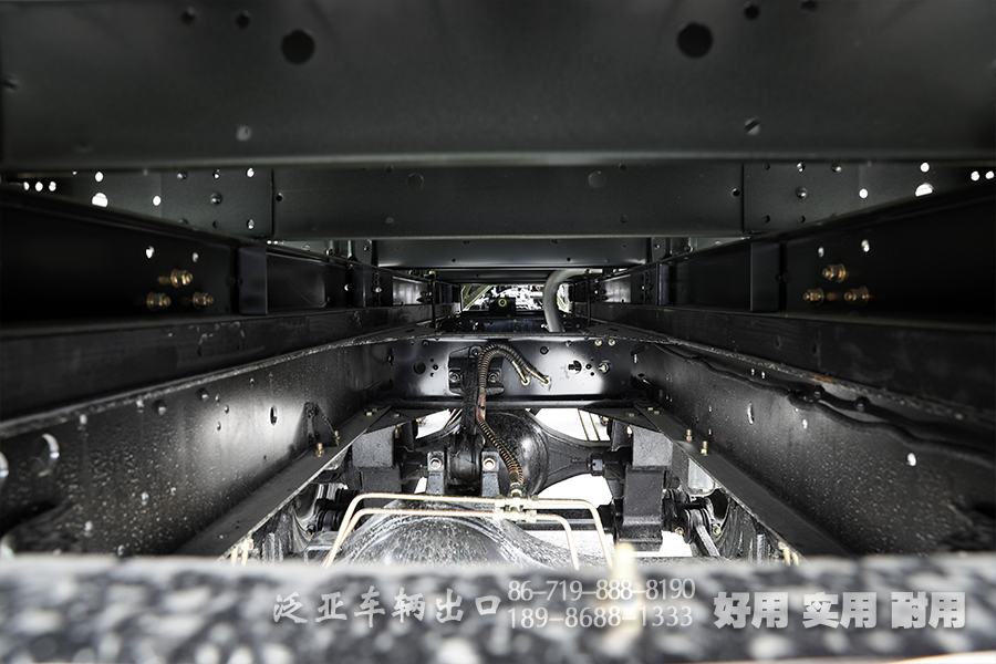 东风6×6,越野卡车厂家,专用卡车厂家,升级款货车,EQ2102载货车,东风六驱,六驱EQ2102,190马力货车,平头货车定制