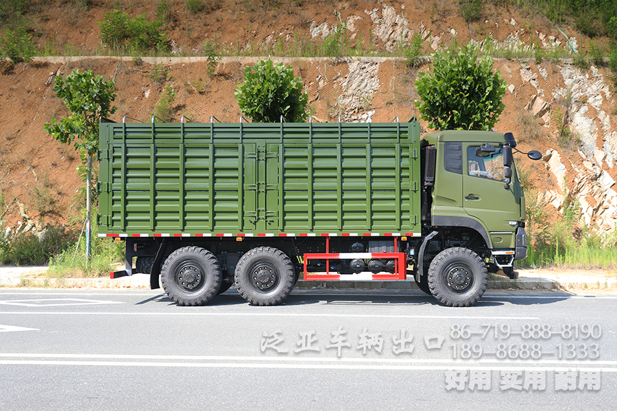 东风六驱340马力越野运输车，340马力重型商用车出口、大载荷越野运输车