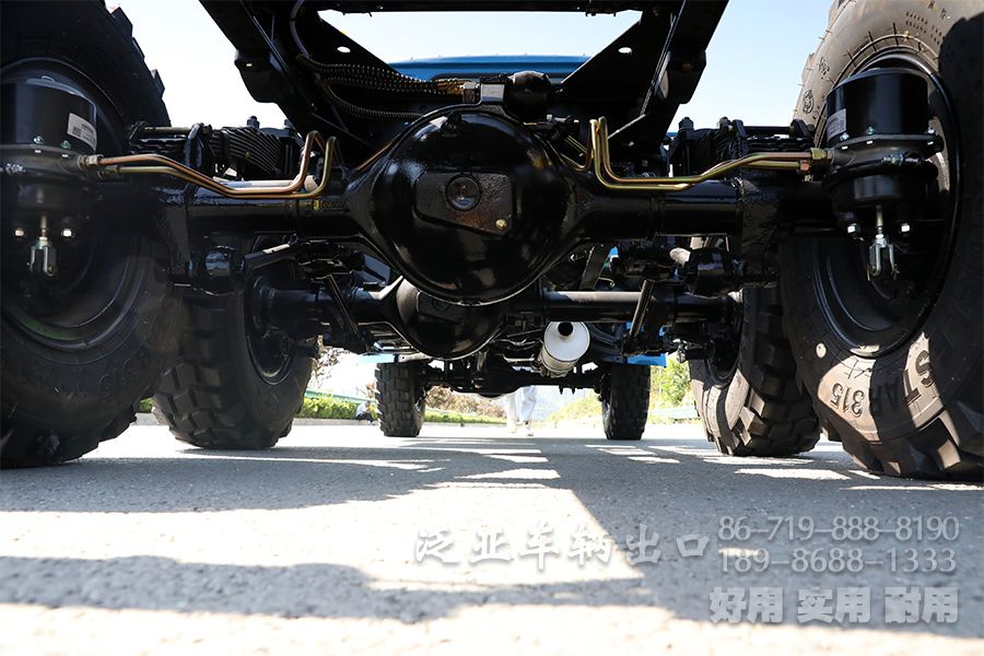 东风六驱经典款EQ2082越野底盘,EQ240,东风蓝卡车,尖头卡车,出口长头底盘,经典越野卡车