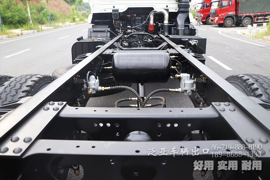 东风4X2底盘,大马力底盘 ,东风越野底盘 ,平头一排半底盘,载货底盘 ,190马力底盘,大功率底盘