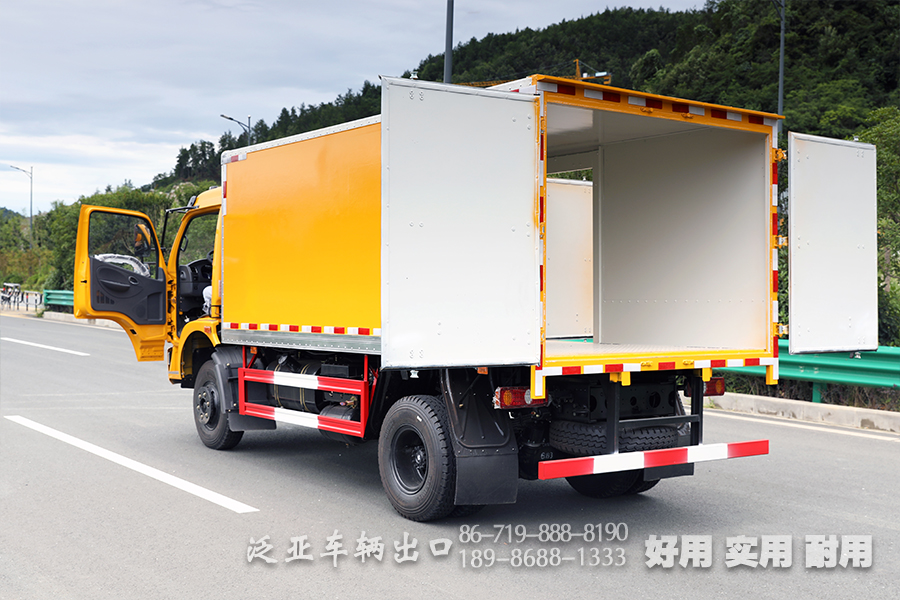 东风4x2轻卡,轻卡越野专用车,160马力小型卡车,小型卡车定制,出口微卡厂家,越野专用车,出口专用车厂家