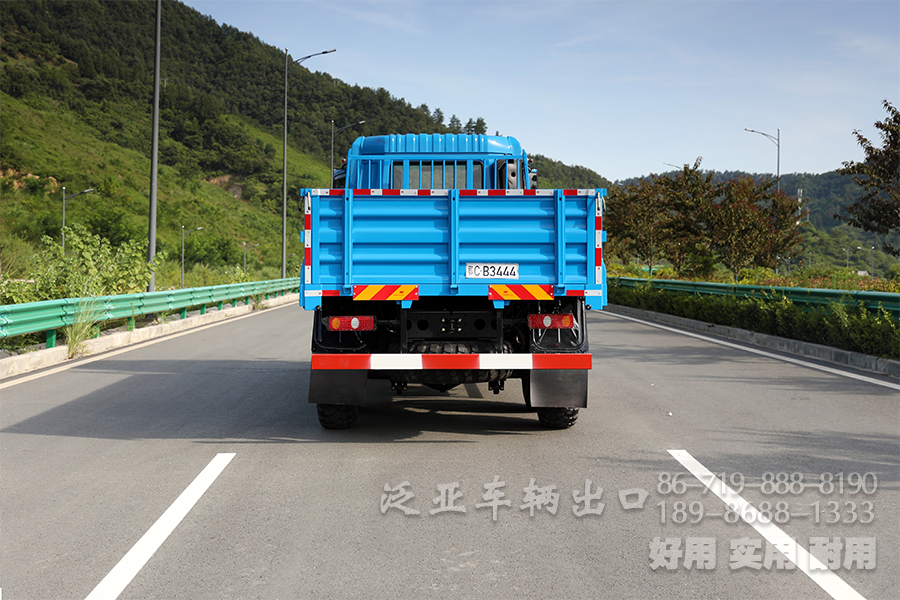 东风六驱，340马力卡车，六驱出口卡车，6*6货运卡车，长途货车，刹车降温水箱，6*6货运卡车