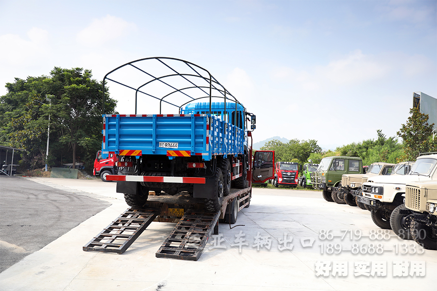 东风六驱，340马力卡车，六驱出口卡车，6*6货运卡车，长途货车，刹车降温水箱，6*6货运卡车