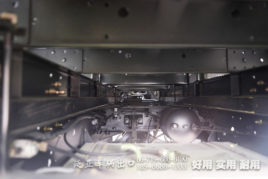 东风越野卡车,双排卡车销售,3.5吨越野卡车,EQ2102运兵车,东风四驱六驱卡车,东风卡车出口