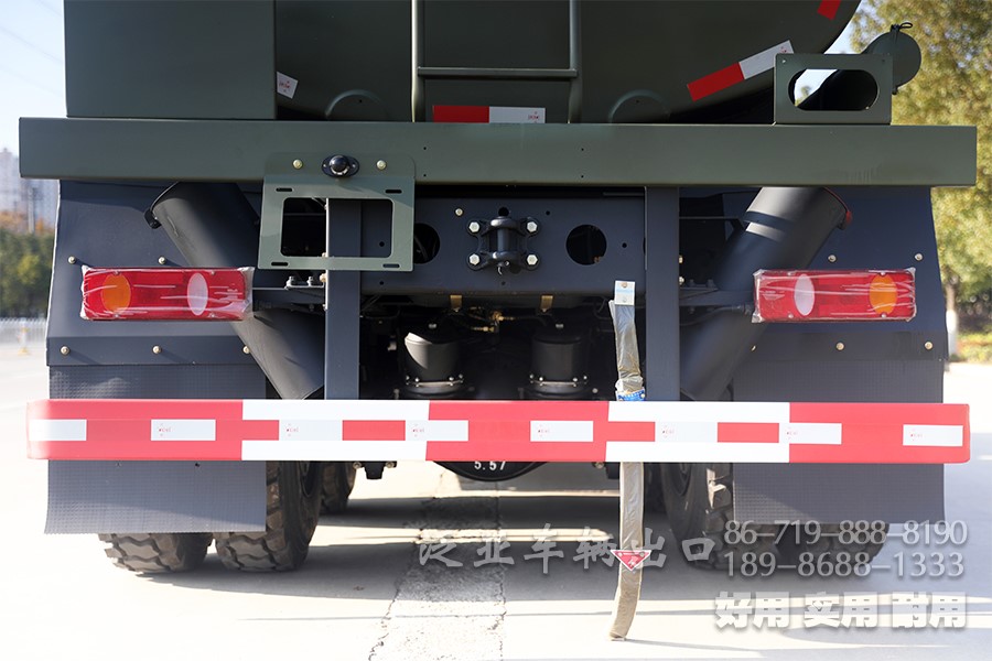 东风6x4、东风6x6、油罐车、加油车、罐式加油车、东风6x4越野油罐车、平头卧铺加油车