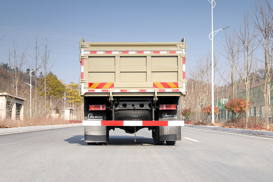 东风四驱，东风4x4，东风四驱尖头大玻璃越野卡车底盘，东风四驱底盘出口，东风底盘出口厂家