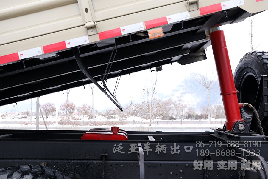 东风六驱。东风6x6，东风大马力越野卡车，天锦驾驶室卡车、210马力卡车