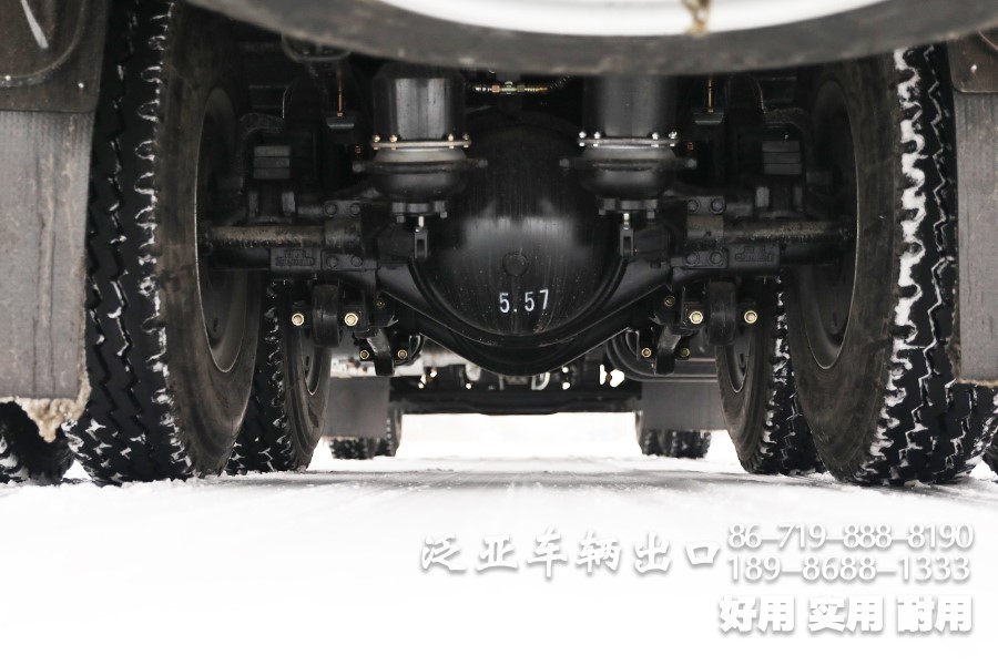 东风8x4仓栅车，东风平头一排半驾驶室，东风重型仓栅车，东风大承载力越野卡车，东风十二档变速卡车，东风420L油箱，仓栅运输车，大马力卡车
