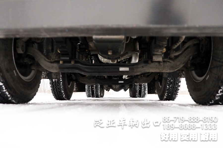 东风8x4仓栅车，东风平头一排半驾驶室，东风重型仓栅车，东风大承载力越野卡车，东风十二档变速卡车，东风420L油箱，仓栅运输车，大马力卡车
