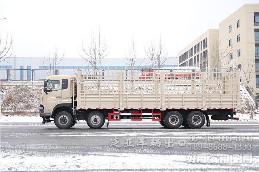 东风8x4仓栅车，东风平头一排半驾驶室，东风重型仓栅车，东风大承载力越野卡车，东风十二档变速卡车，东风420L油箱，仓栅运输车，大马力卡车