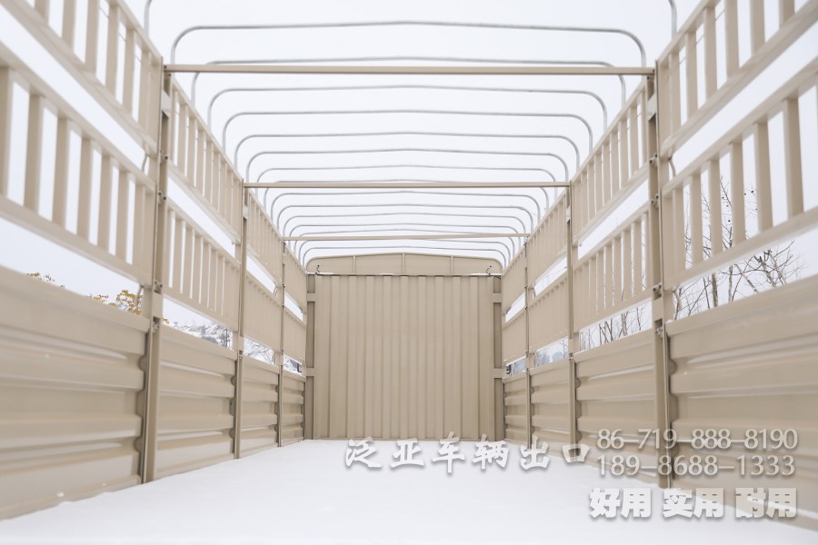 东风8x4仓栅车，东风平头一排半驾驶室，东风重型仓栅车，东风大承载力越野卡车，东风十二档变速卡车，东风420L油箱，仓栅运输车，大马力卡车