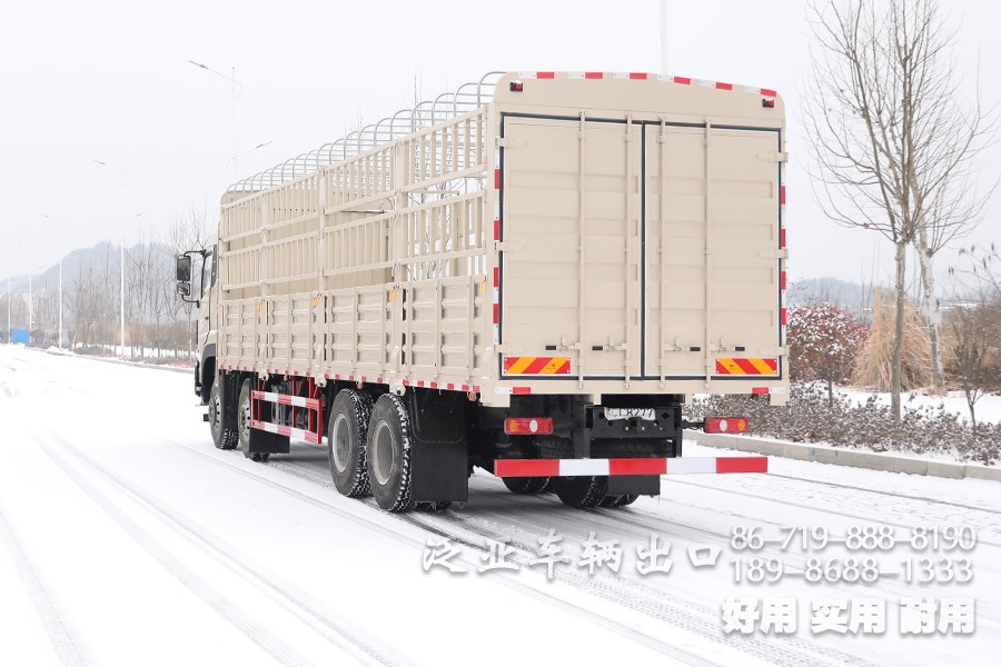 东风8x4仓栅车，东风平头一排半驾驶室，东风重型仓栅车，东风大承载力越野卡车，东风十二档变速卡车，东风420L油箱，仓栅运输车，大马力卡车