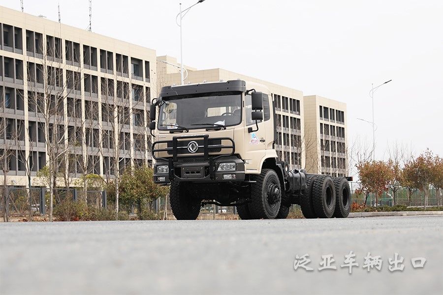 东风六驱6x6后八轮越野专用车底盘