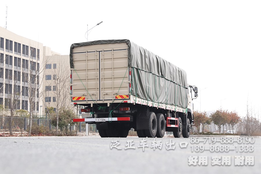 东风8x8，大马力仓栅车整车，450马力，手动十档越野专用运输车