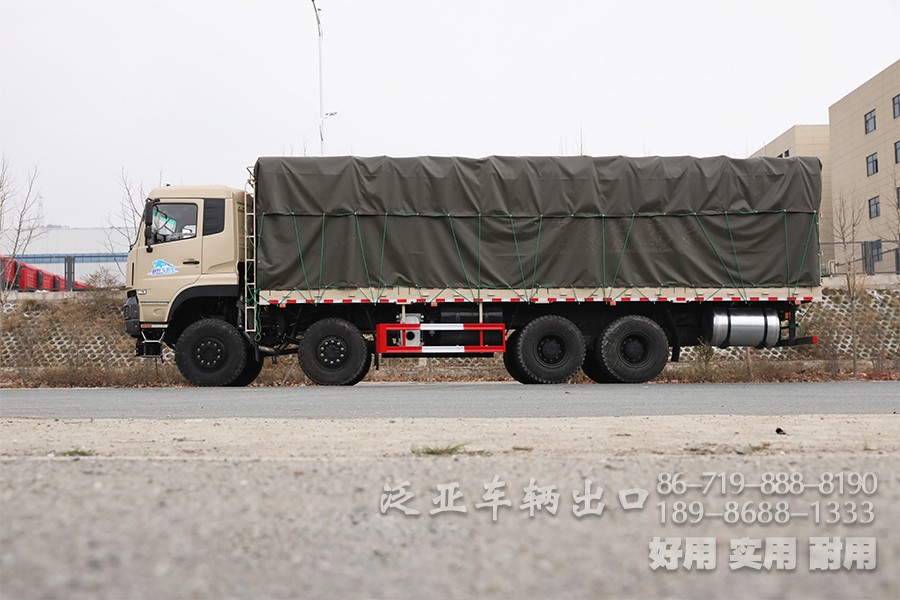 东风8x8，大马力仓栅车整车，450马力，手动十档越野专用运输车