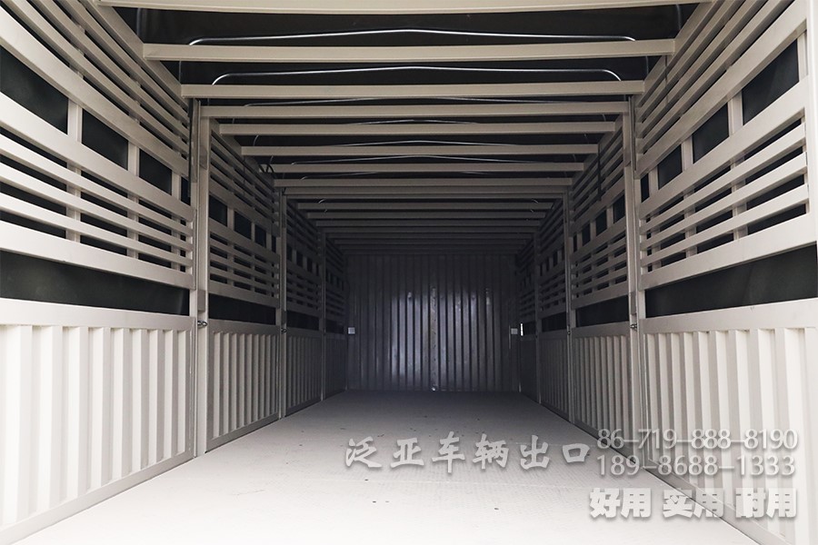 东风8x8，大马力仓栅车整车，450马力，手动十档越野专用运输车