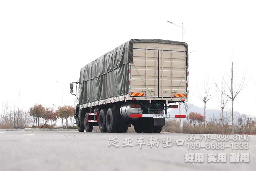 东风8x8，大马力仓栅车整车，450马力，手动十档越野专用运输车
