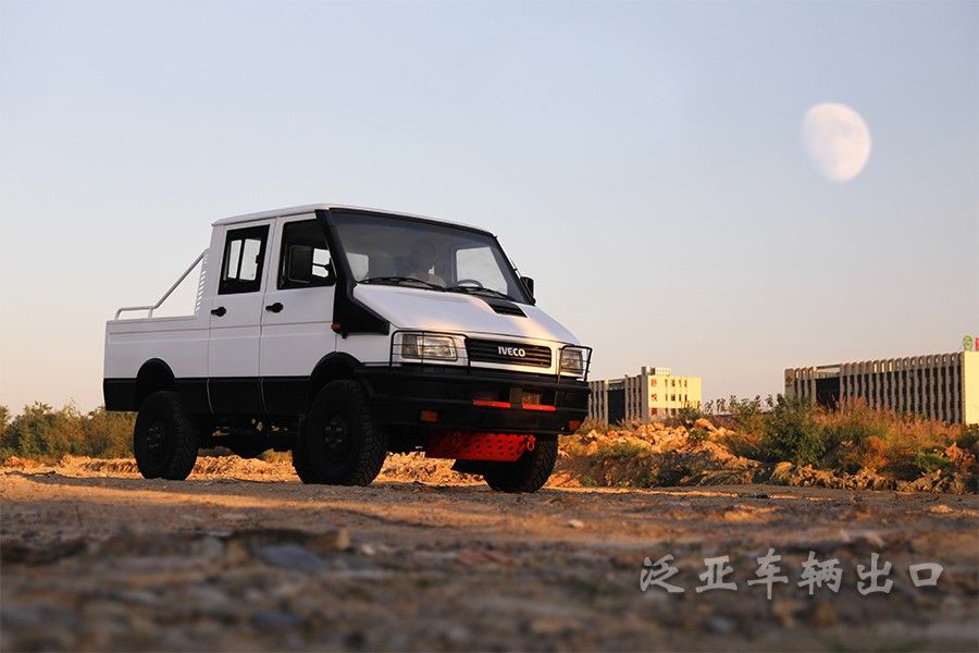 <strong>小型越野卡车，户外越野不二选择</strong>