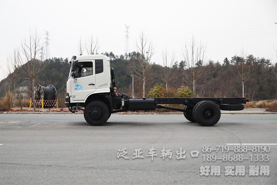 东风四驱，东风4x4，加油车底盘