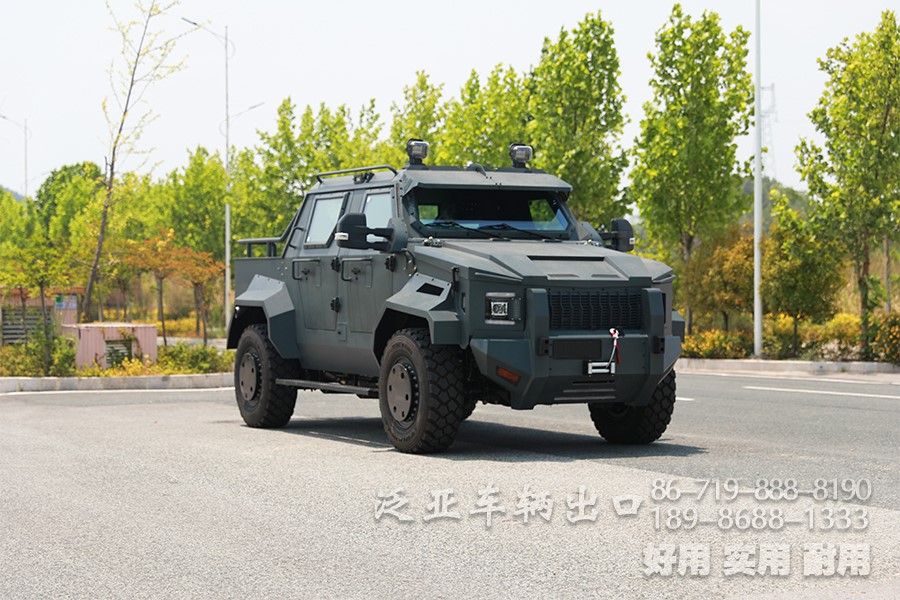 装甲车、皮卡车