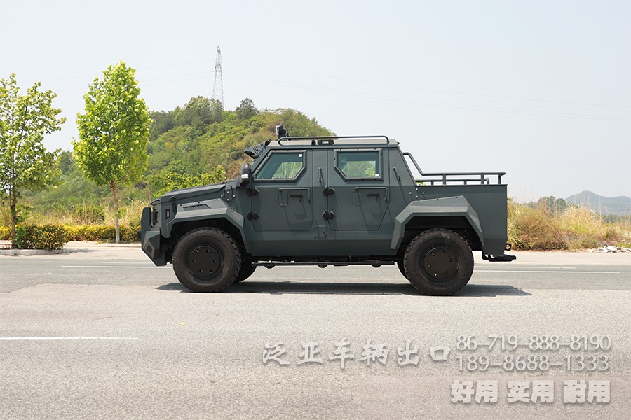 装甲车、皮卡车