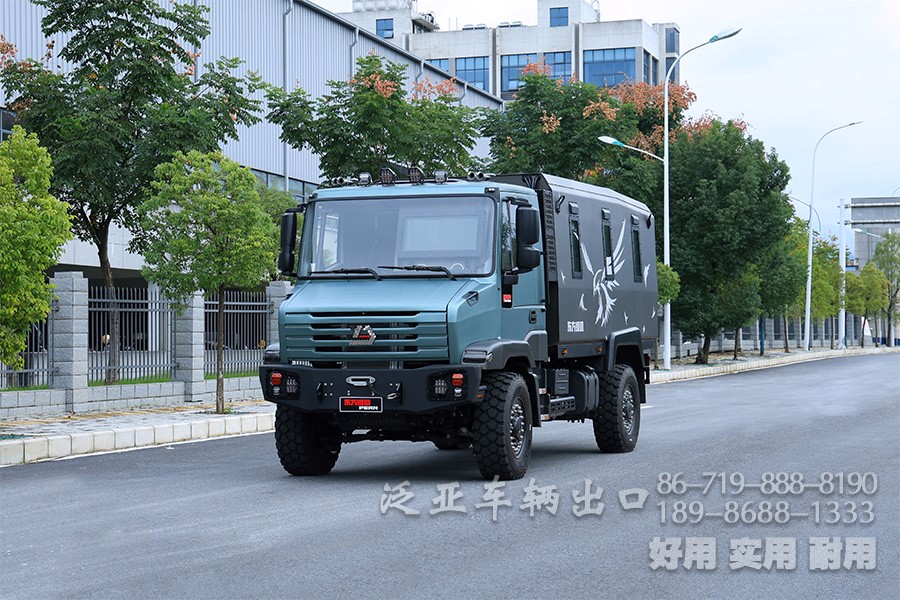 四驱多功能运输车越野专用方舱车